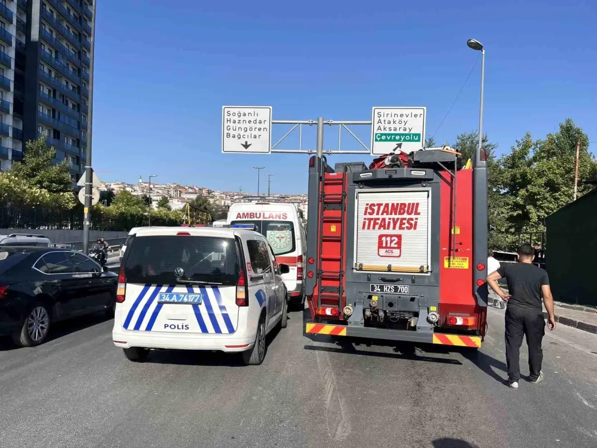 Bahçelievler'de Trafik Kazası: Park Halindeki Araca Çarpan Otomobil Takla Attı