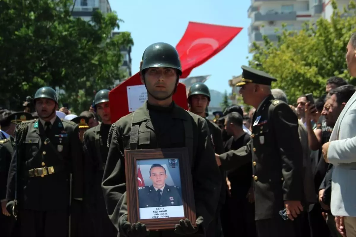 Aydınlı Şehit Üsteğmen Ege Akar, İzmir'de dualarla son yolculuğuna uğurladı