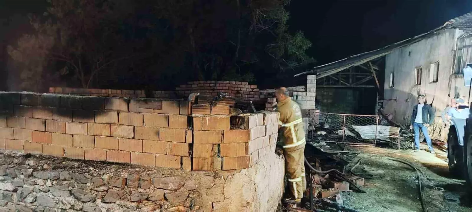 Burdur'da Ağılda Yangın: 10 Küçükbaş Hayvan Telef Oldu