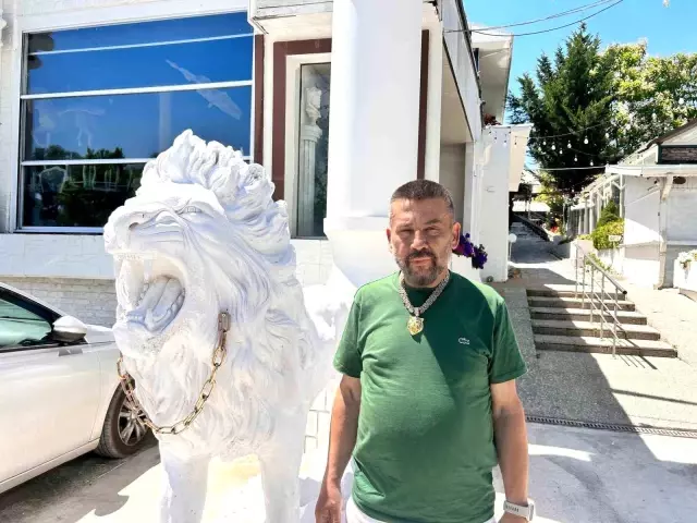 Incredible defense from the owner of the lion that attacked the farmer
