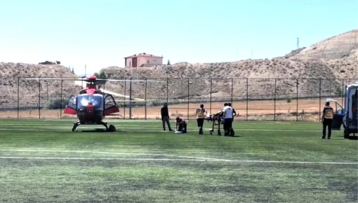 Malatya'da Dikkatsizlik Sonucu Eli Kesilen Yaşlı Adam Hava Ambulansı ile Sevk Edildi