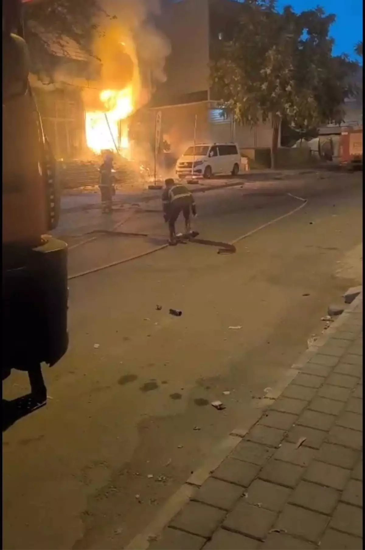 Batman'da Düğün Malzemeleri Satan İş Yerinde Yangın Çıktı