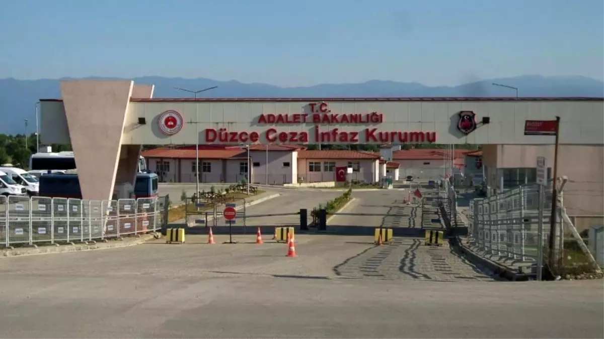 Düzce'de Jandarma ve Polis Ekiplerince 51 Kişi Yakalandı