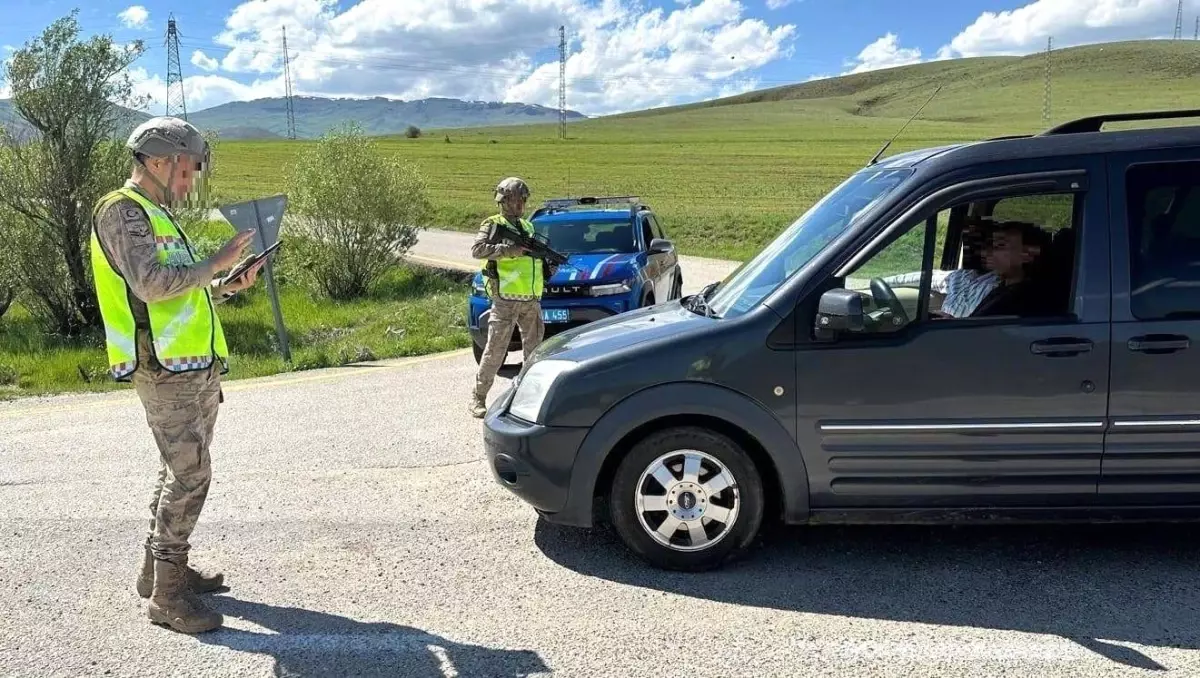 Erzurum'da Düzensiz Göçmen Operasyonu: 26 Kaçak Yakalandı