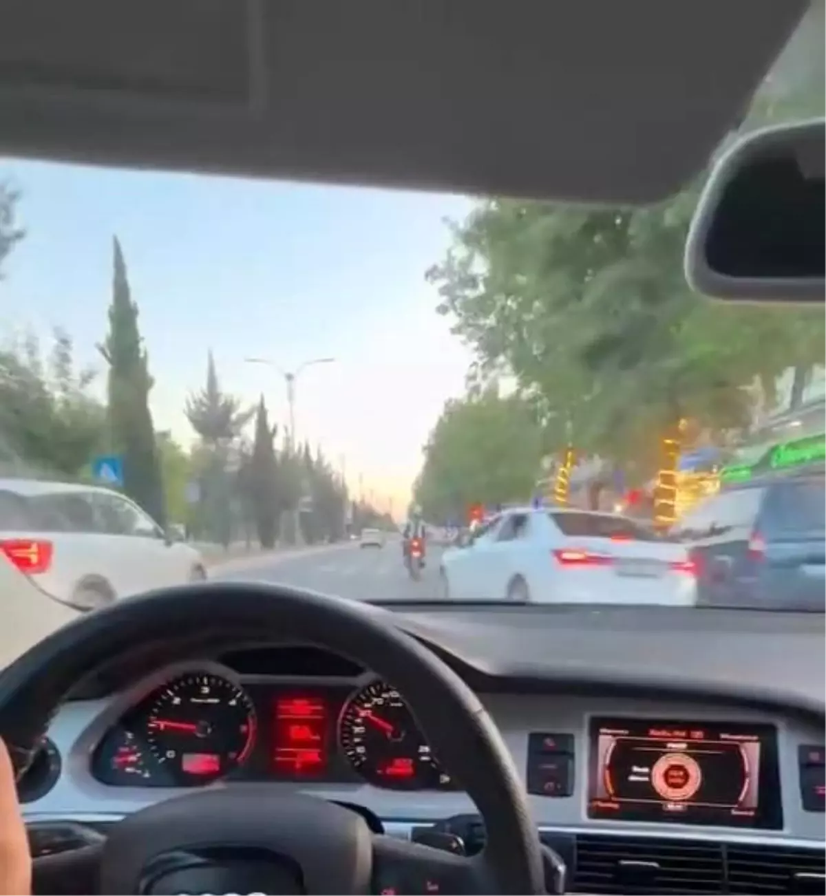 Elazığ'da Hatalı Geçiş Yapan Sürücü Kazayı Kıl Payı Atlattı