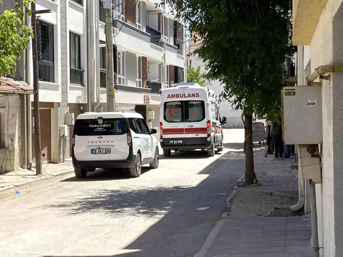 Eskişehir'de 1.5 Yaşındaki Çocuk 2. Kattan Düşerek Yaralandı