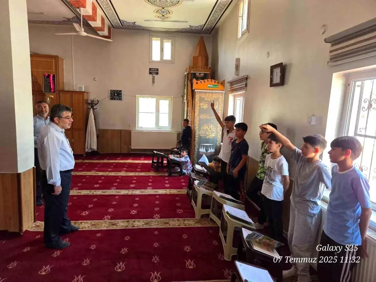 İpekyolu İlçe Müftüsü Yaz Kur'an Kurslarını Ziyaret Etti