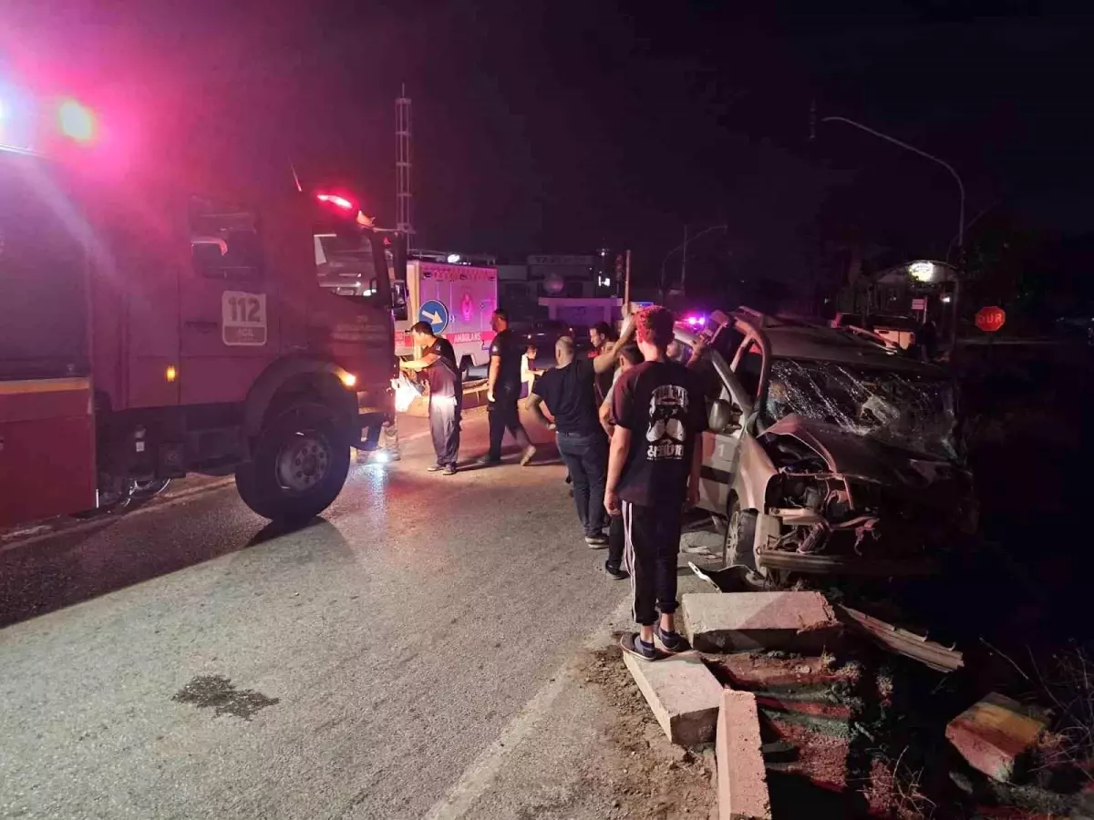 Foça'da Trafik Kazası: 7 Yaralı