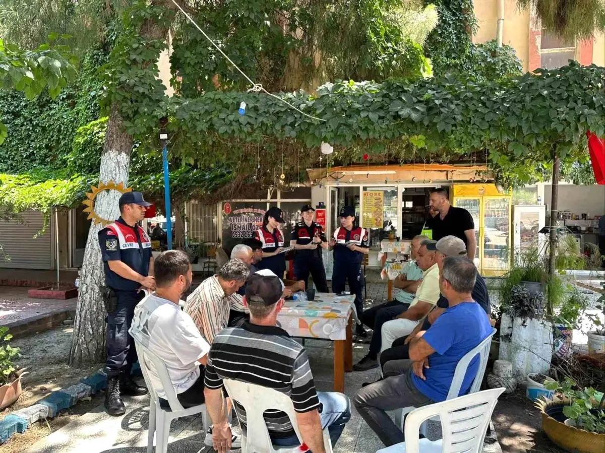 Jandarma Ekiplerinden Koçarlı'da Bilgilendirme Faaliyeti