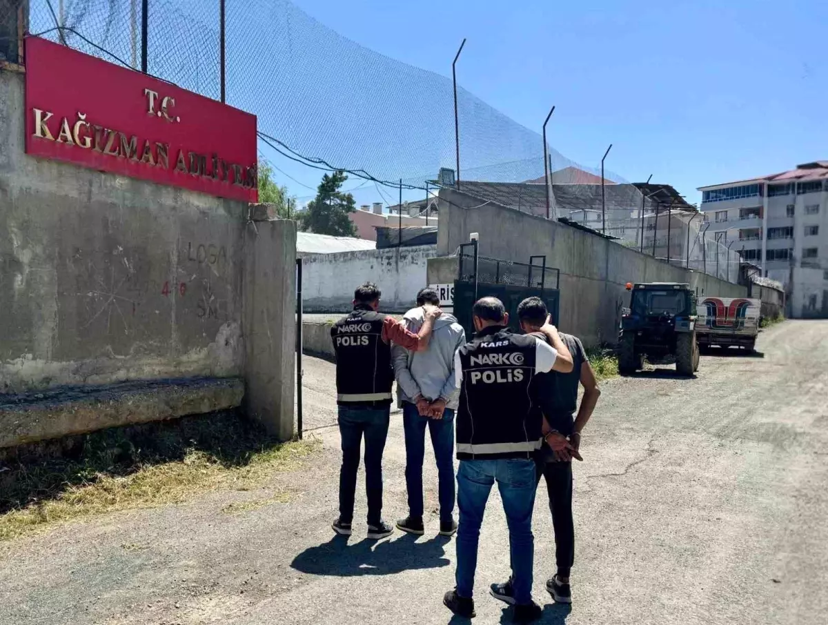Kağızman'da Uyuşturucu Tacirlerine Operasyon: 2 Kişi Tutuklandı