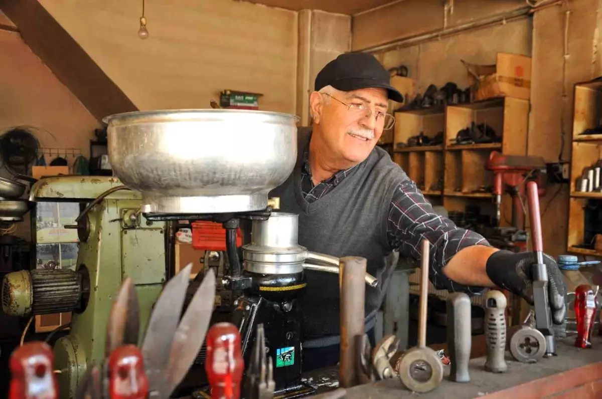 Kars'ta 4 Nesilden Beri Süt Makinesi Tamiri Yapılıyor