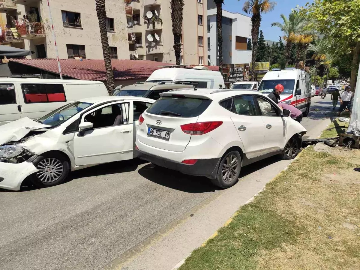 Kuşadası'nda Freni Tutmayan Araç Kazaya Neden Oldu