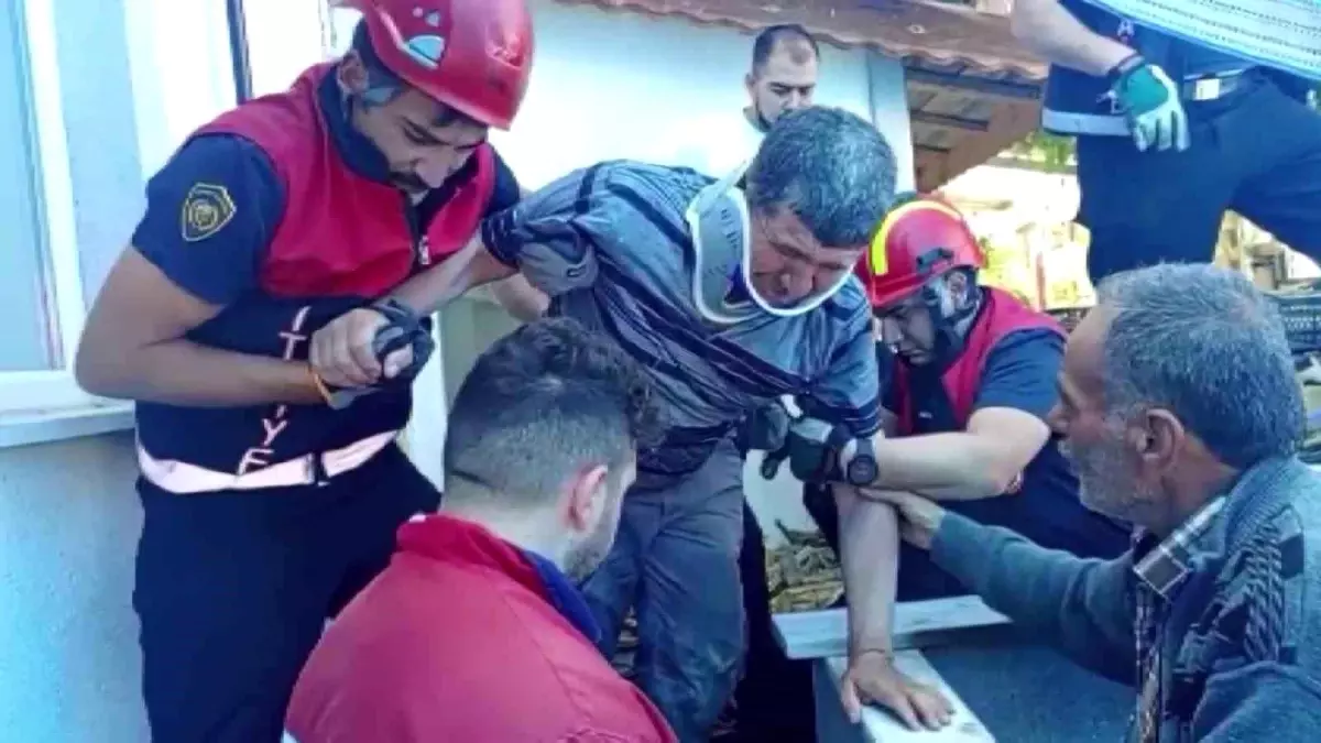 Sivas'ta Su Kuyusuna Düşen Sağır ve Dilsiz Adam Kurtarıldı