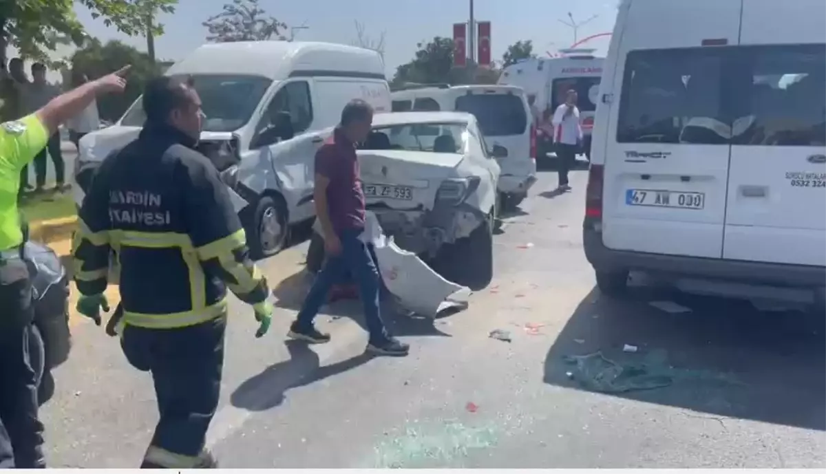 Mardin'de Zincirleme Trafik Kazası: 3 Yaralı