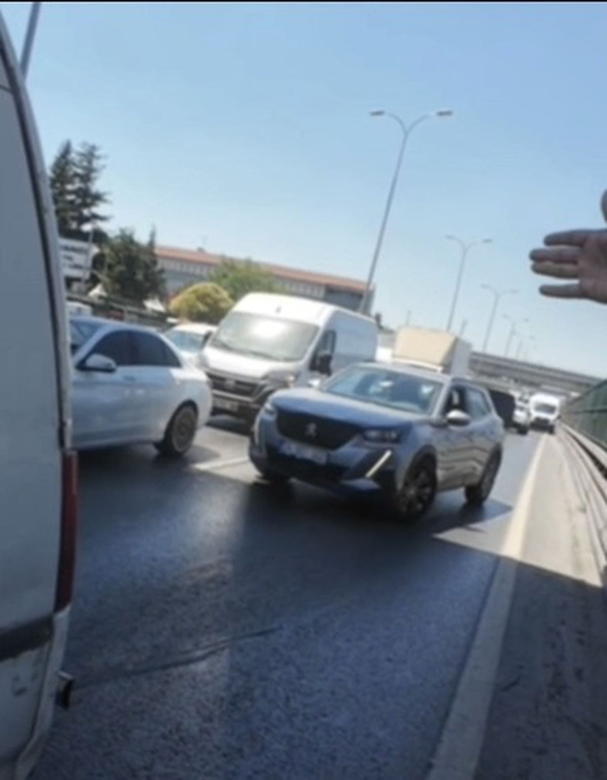 Motokuryeden Ambulansa Yol Açma Çabası