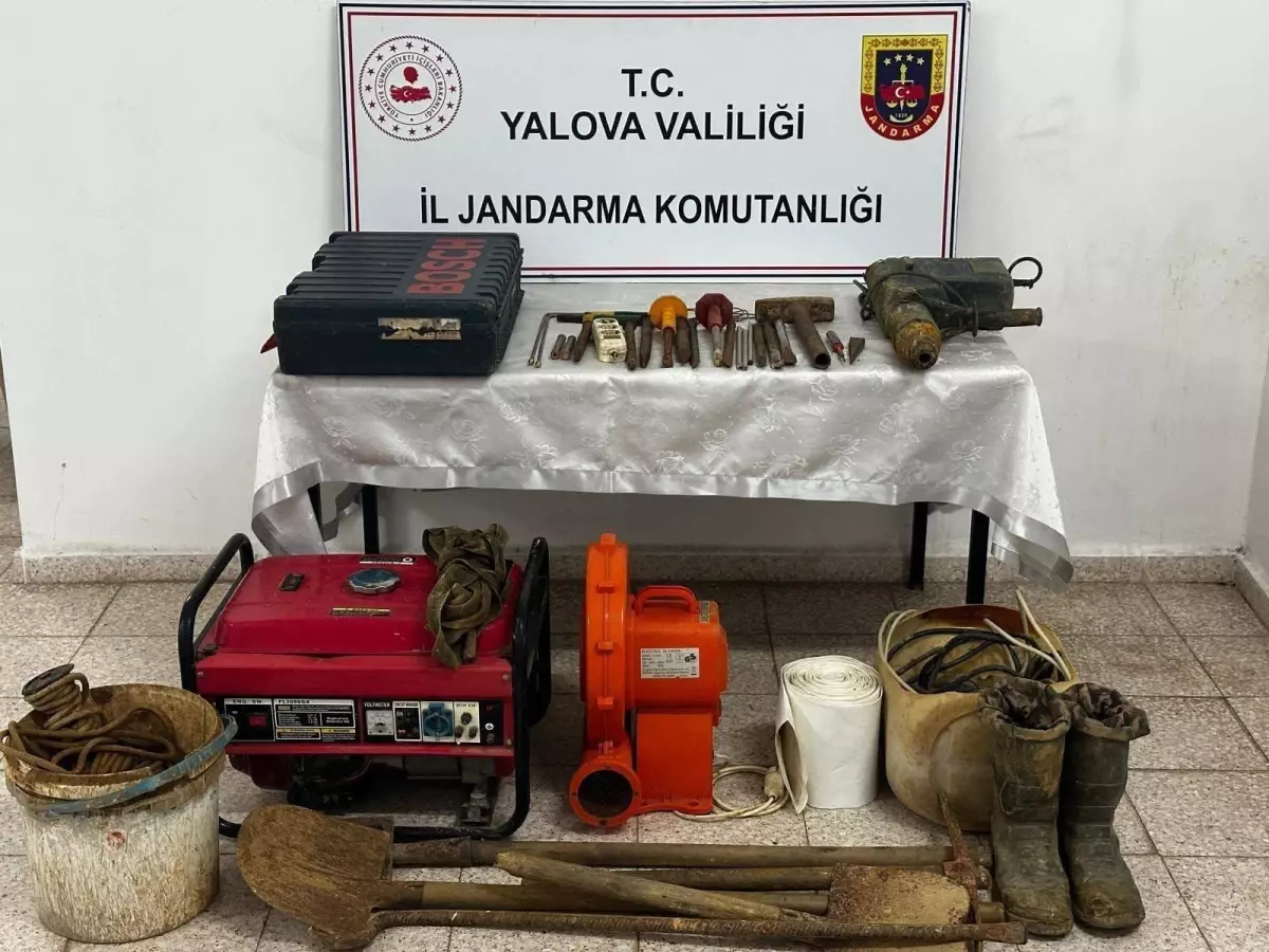 Yalova'da Kaçak Kazı Yapan 3 Şüpheli Suçüstü Yakalandı