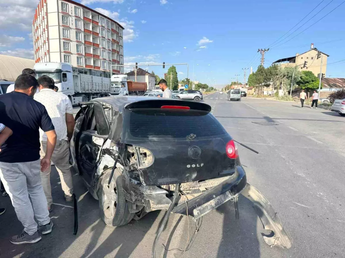 Ağrı'da Trafik Kazasında 3 Yaralı