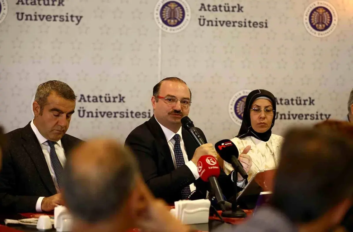 Atatürk Üniversitesi Rektörü Hacımüftüoğlu, Basın Mensuplarıyla Buluştu