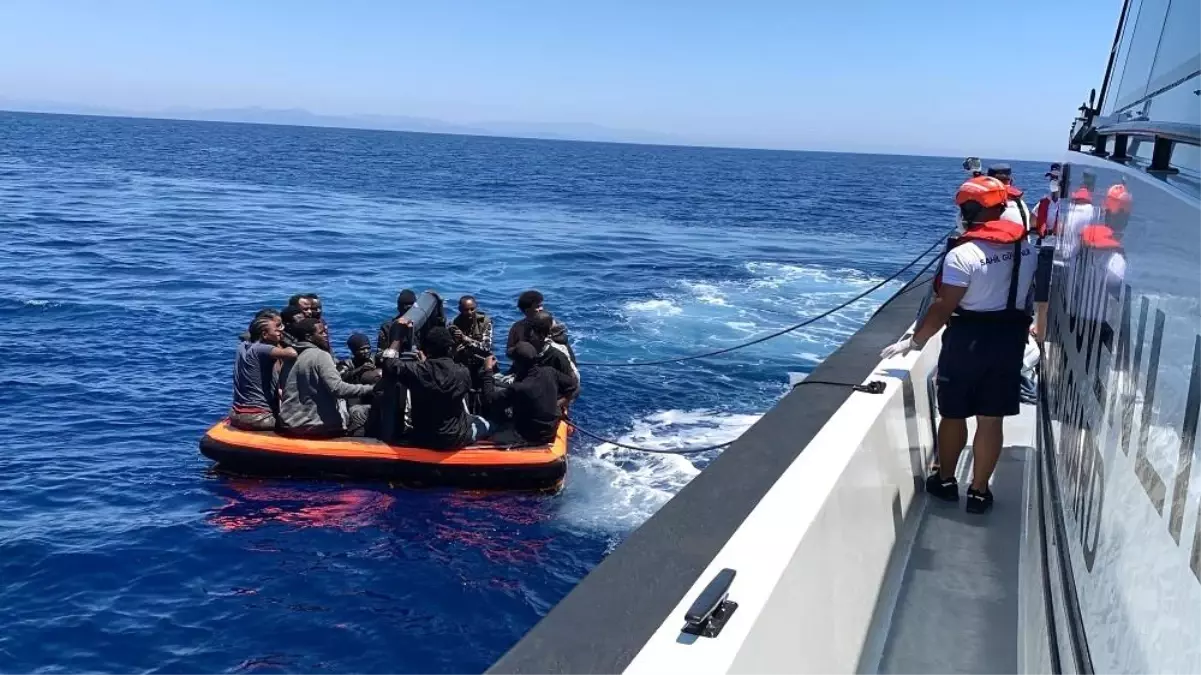 Urla Açıklarında Yunan Unsurlarından Kurtarılan 24 Düzensiz Göçmen