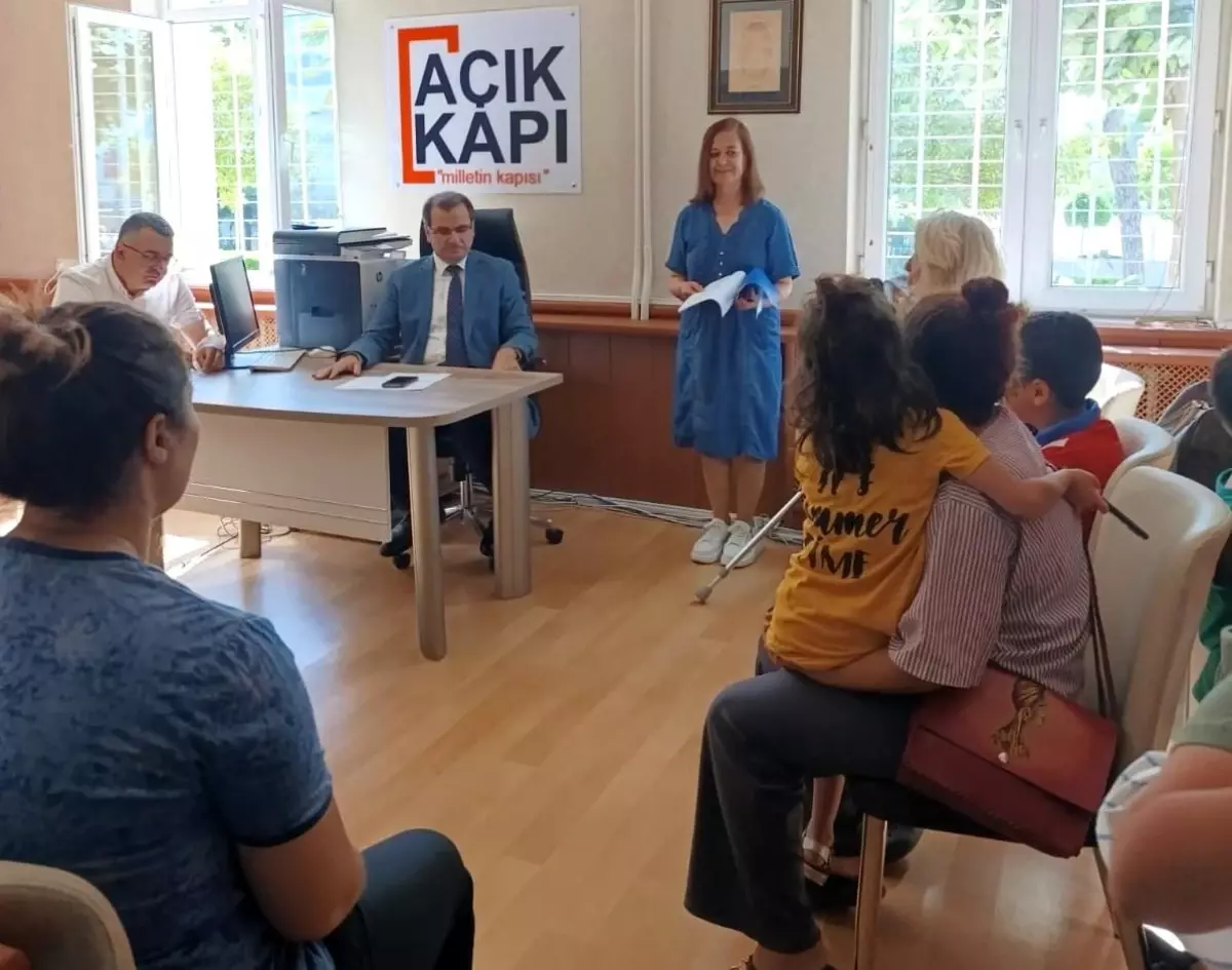 Kaymakam Ali Güldoğan, Açık Kapı Biriminde Vatandaşları Dinledi