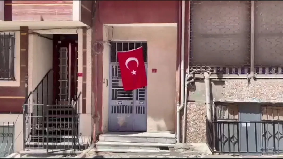 Pençe-Kilit Harekatı'nda şehit olan Piyade Sözleşmeli Er Ahmet Gültekin'in cenazesi Sultangazi'de defnedildi