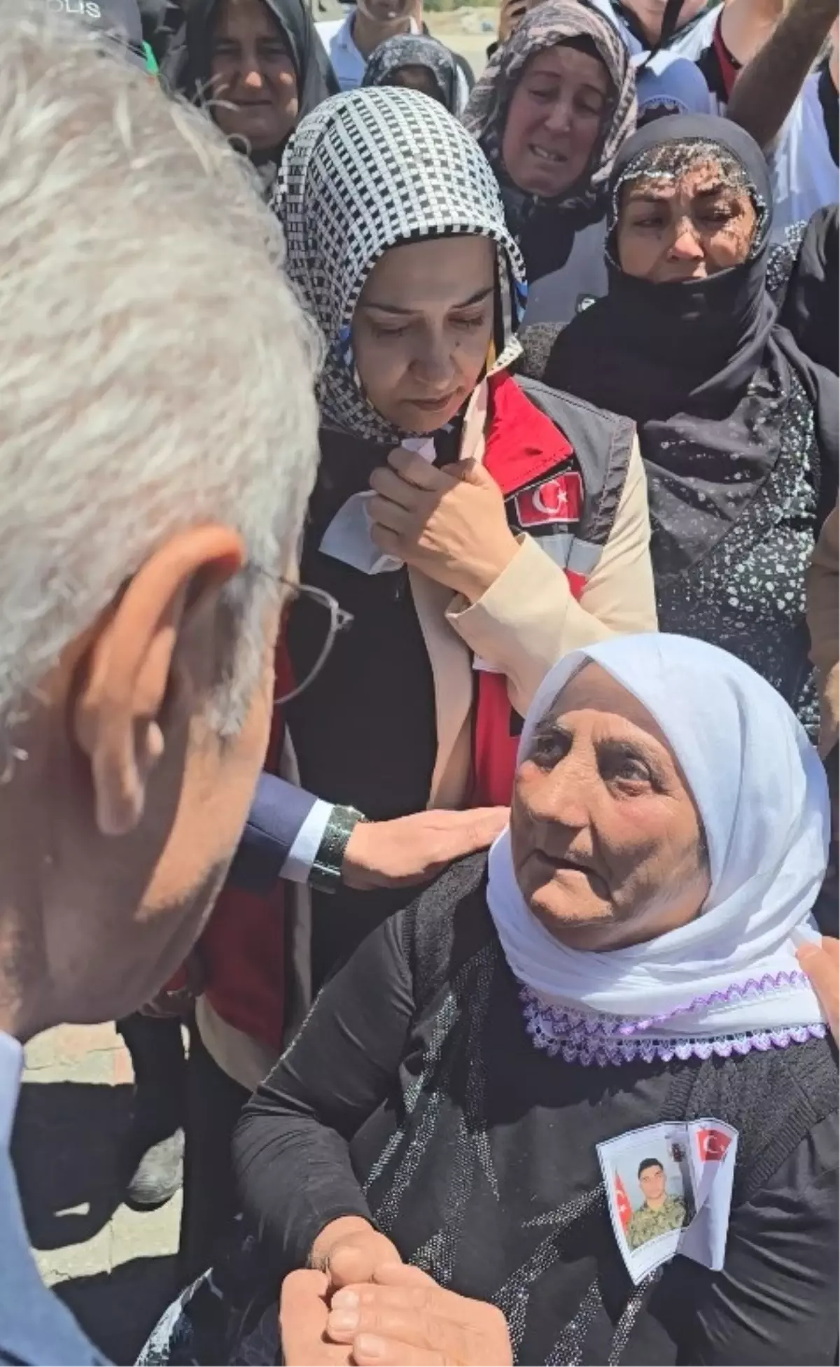ŞEHİT ANNESİ, CUMHURBAŞKANI ERDOĞAN'A KÜRTÇE SELAM GÖNDERDİ