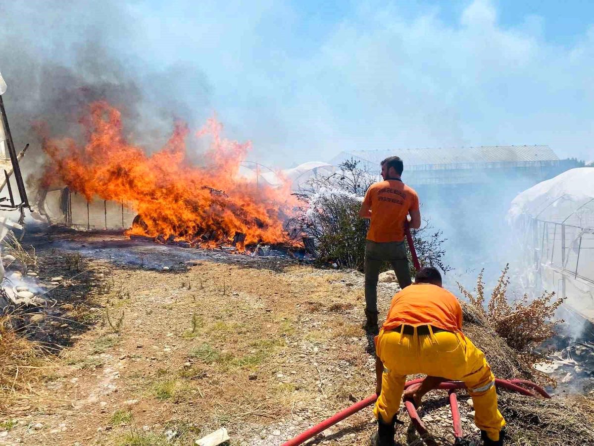 Antalya'da Yangın Kontrol Altına Alındı