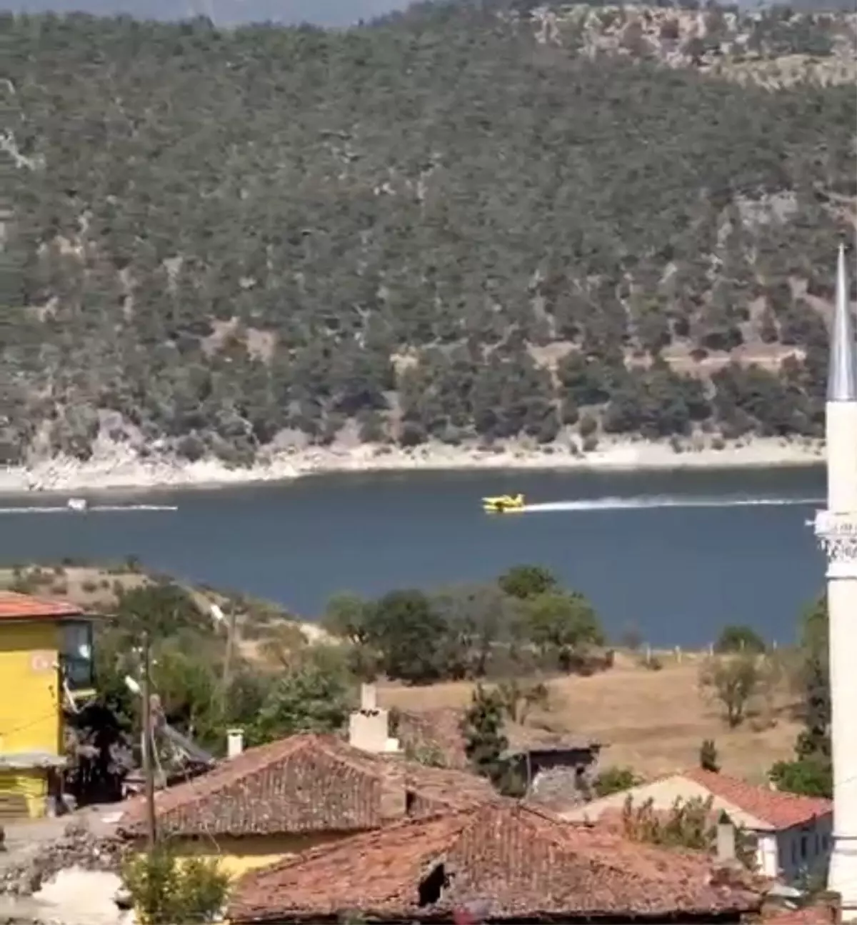 Balıkesir'de Orman Yangınına Havadan ve Karadan Müdahelenin Başladı