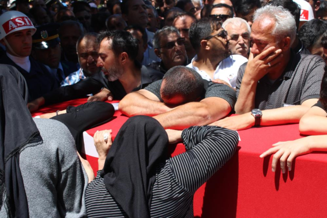 Türkiye şehirlerini uğurluyor! Gözyaşları sel oldu Türkiye şehirlerini uğurluyor! Gözyaşları sel oldu