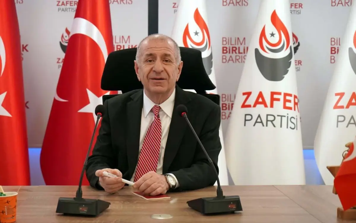 Ümit Özdağ, MİT Kanunu'na muhalefetten beraat etti
