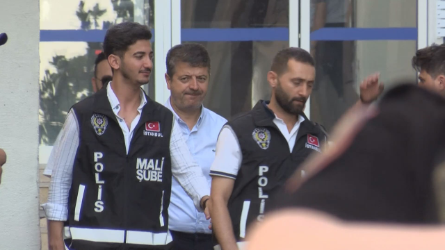 The mayors Zeydan Karalar and Abdurrahman Tutdere, detained in the corruption operation, were transferred to the courthouse.