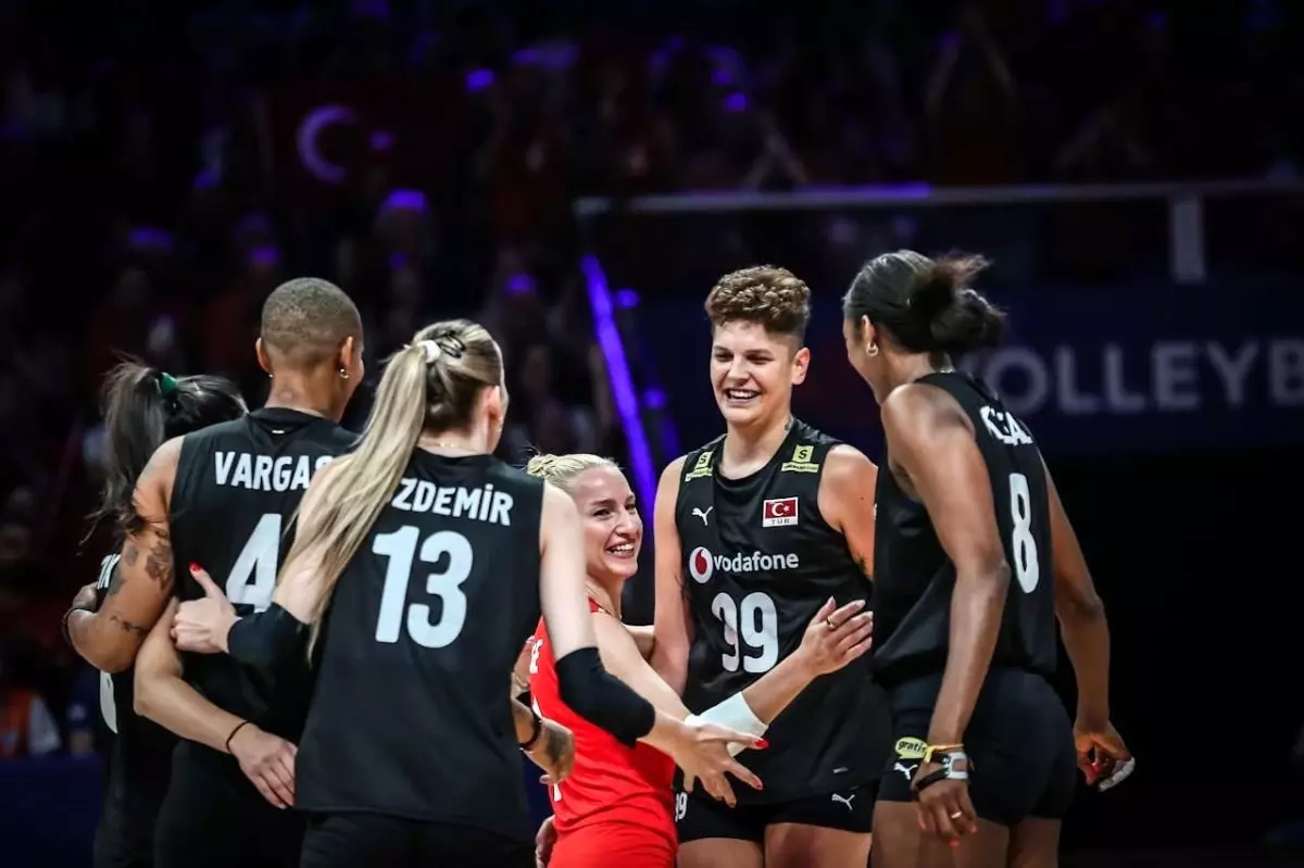 A Milli Kadın Voleybol Takımı, Hollanda'yı 3-0 Yenerek Finallere Katılım Sağladı