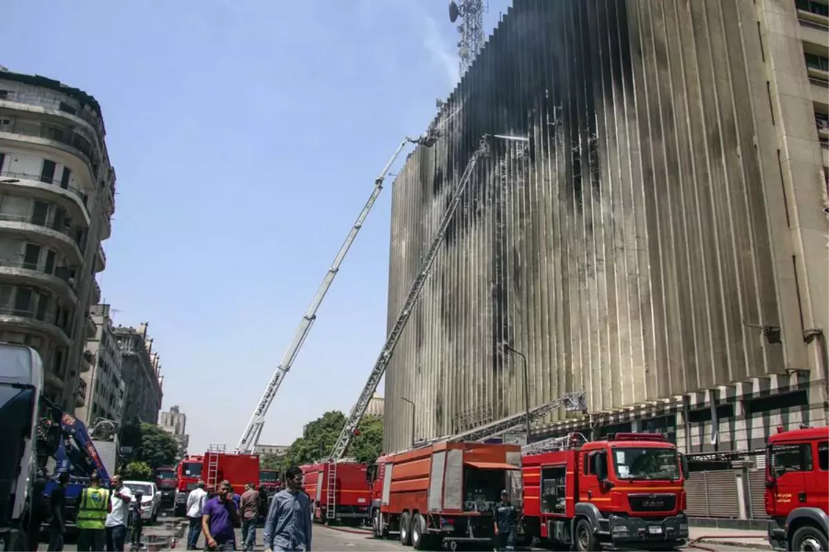 Kahire'de Telekomünikasyon Binasında Yangın: 4 Ölü, 27 Yaralı