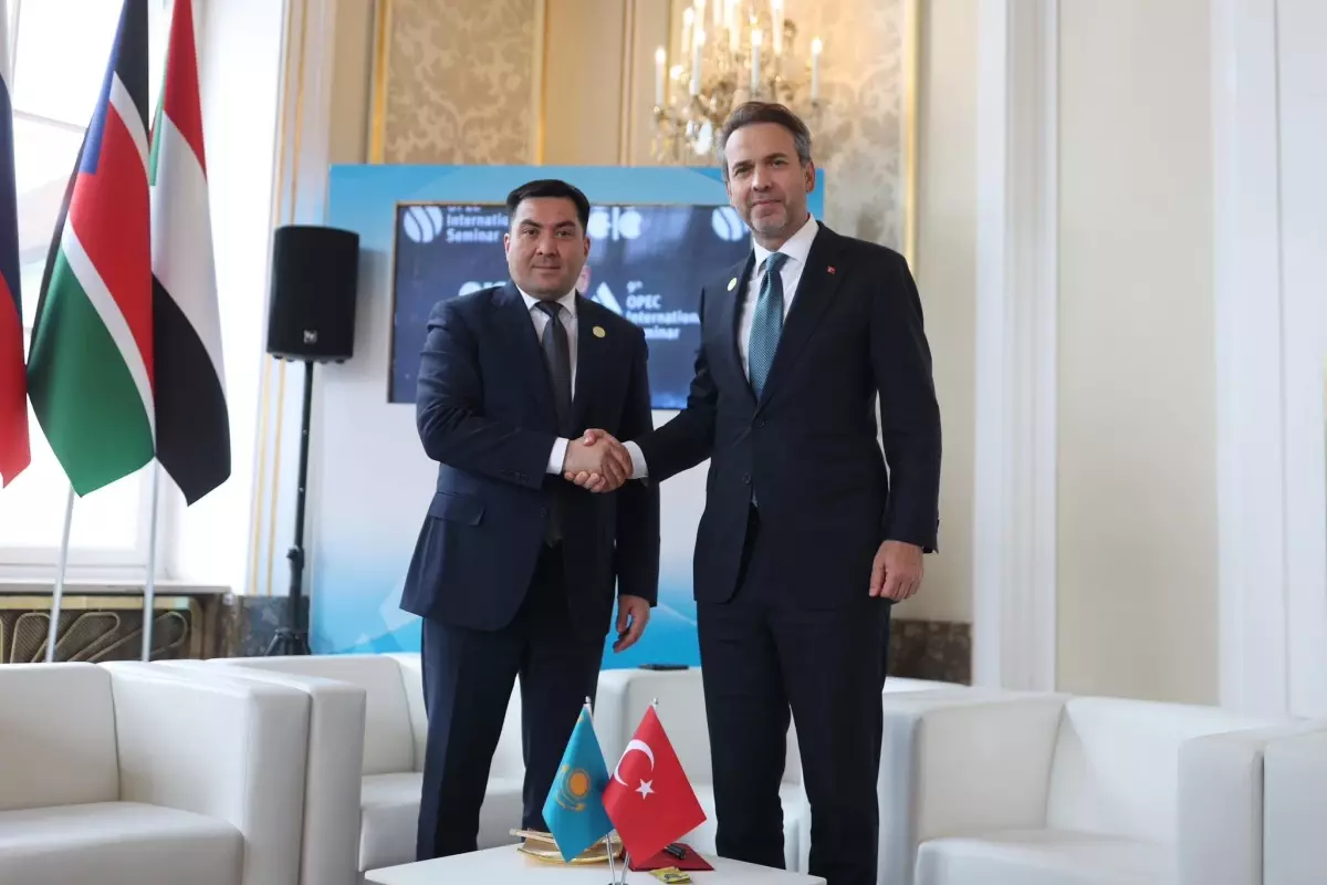 Enerji Bakanı Bayraktar, Kazakistanlı Mevkidaşı ile Görüştü