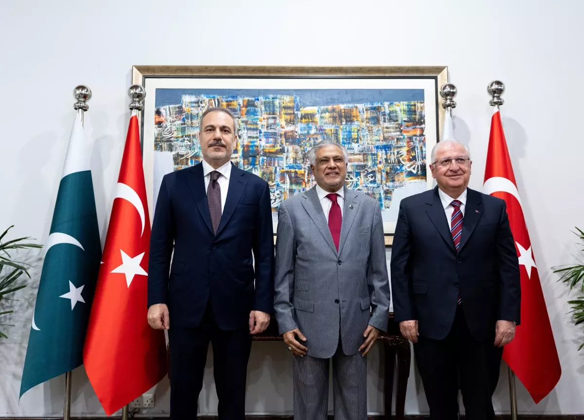 Hakan Fidan ve Yaşar Güler, Pakistan'da Ehliyet Görüşmeler Yaptı