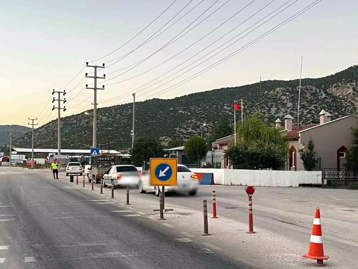 Burdur'da Tarifesiz Yolcu Taşımacılığına Sıkı Denetim: 15 Araç Trafikten Men Edildi