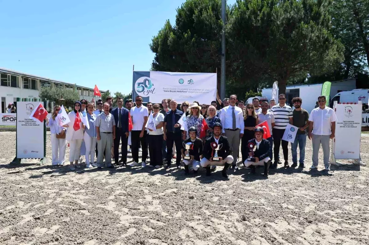 Uludağ Üniversitesi'nde 50. Yıl Kupası Genç Atlar Yarışması Düzenlendi