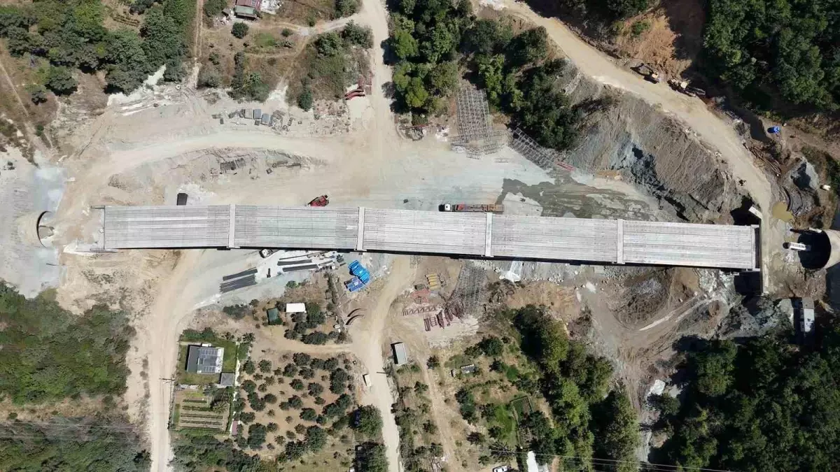 Yalova-Armutlu Kara Yolu İin Tünel ve Viyadük Çalışmaları Devam Ediyor