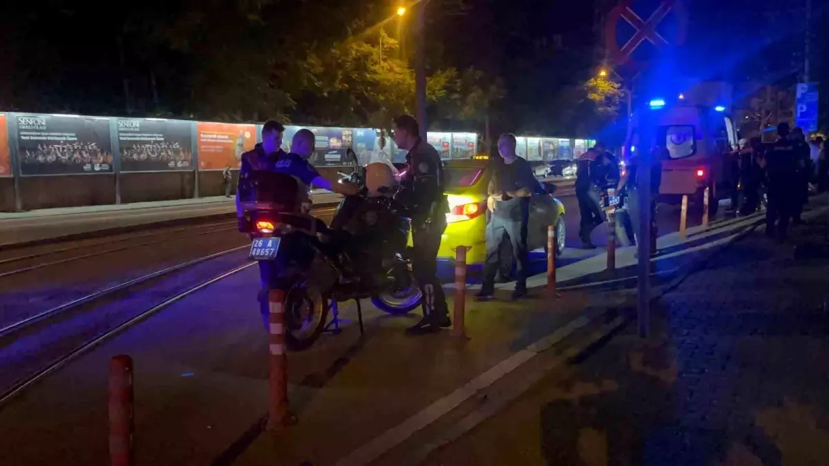 Eskişehir'de Ticari Taksi ile Polis Motosikleti Çarpıştı: 2 Yaralı