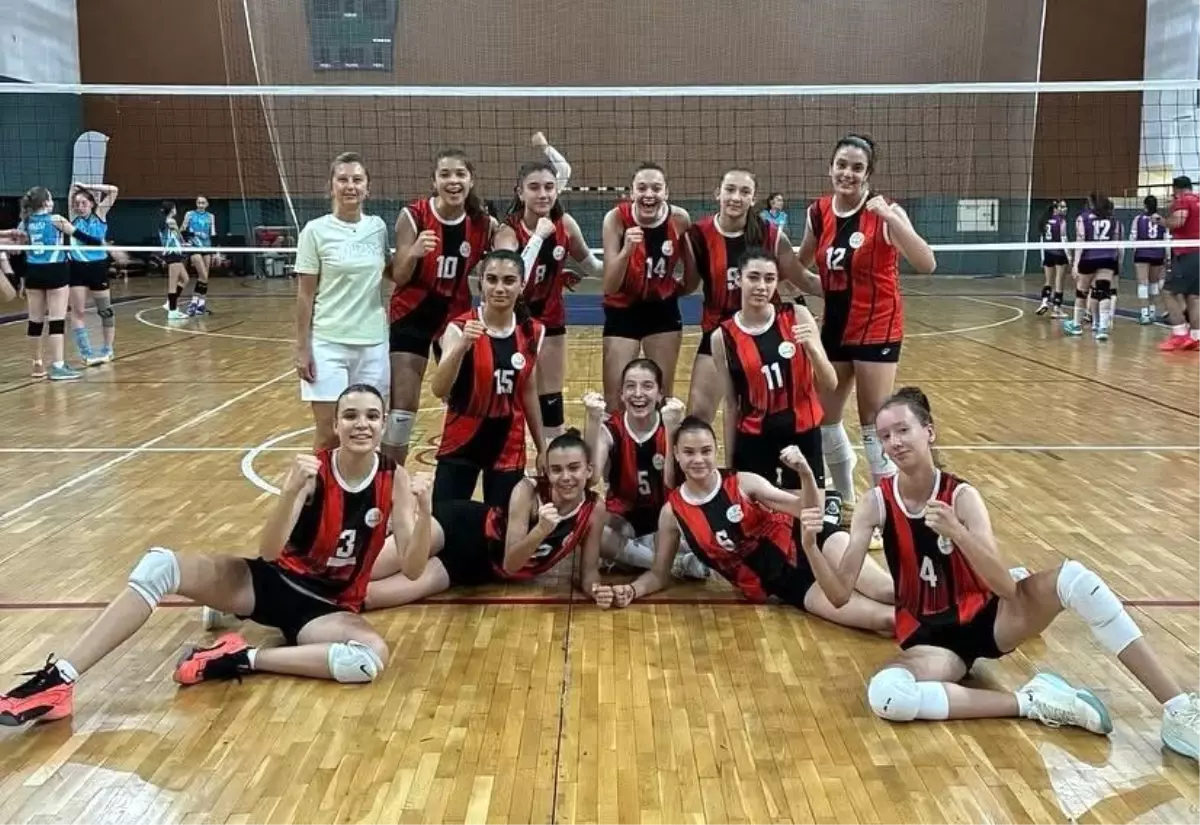 Eskişehir Kız Voleybol Takımı Yarı Finallere Yükseldi