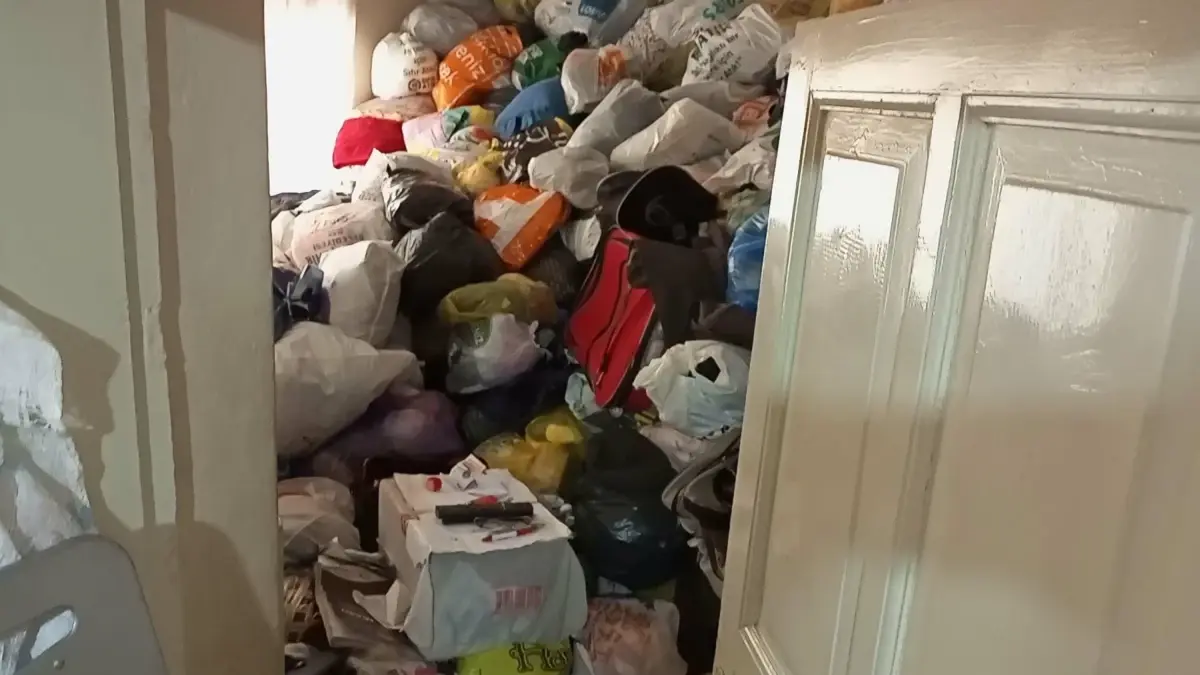 Nazilli'de 76 Yaşındaki Kadının Evinden 6 Kamyon Çöp Çıktı