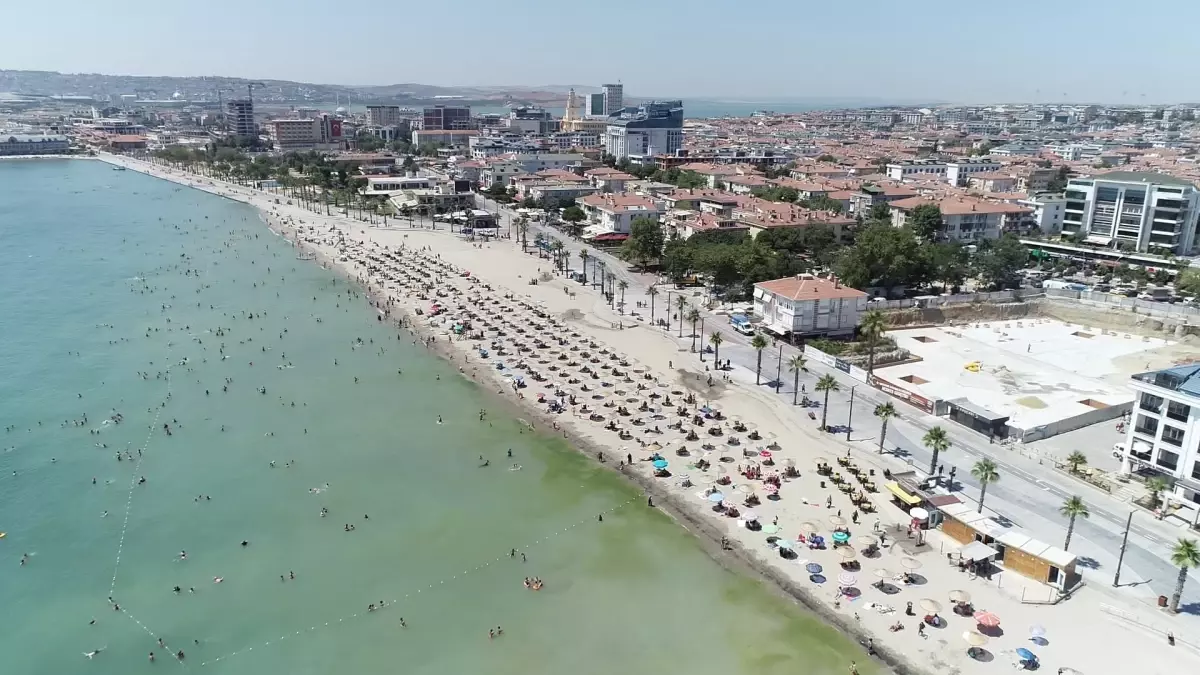 İstanbul'da Hava Sıcaklığı 42 Dereceye Ulaştı, Sahiller Doldu