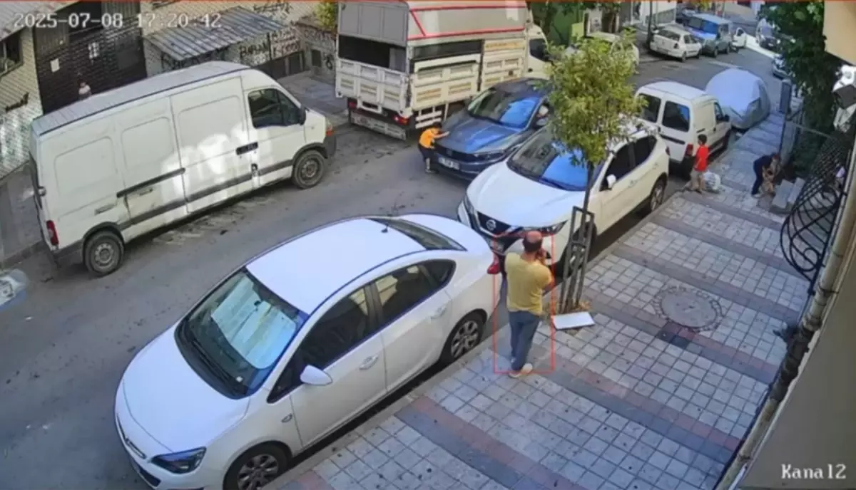 Sultangazi'de Otomobil Çocuğa Çarptı