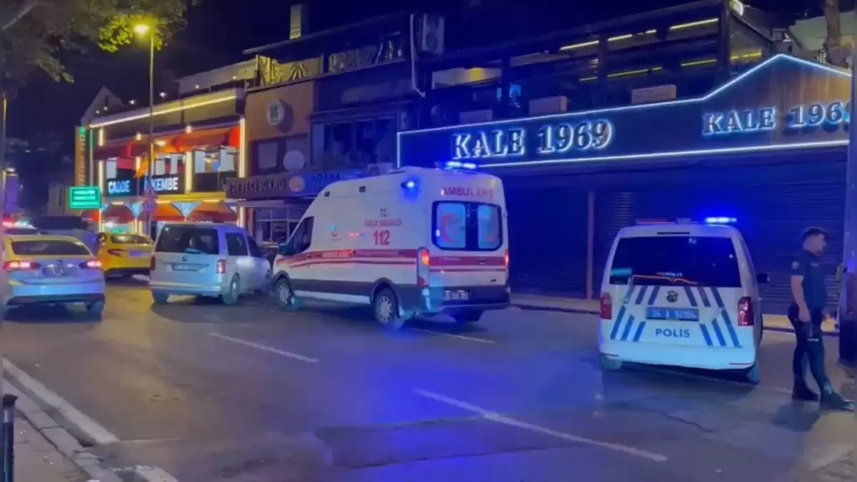 Kadıköy'de Alacak Verecek Meselesi Kavgaya Dönüştü: 2 Yaralı