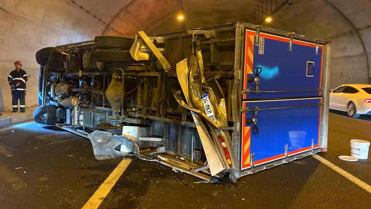 Kuzey Marmara Otoyolu'nda Çarpışma: 3 Yaralı