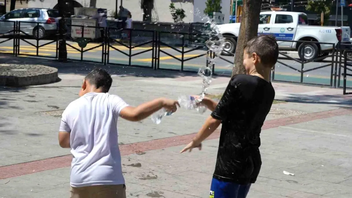Manisa'da Kavurucu Sıcaklık Hayatı Olumsuz Etkiliyor