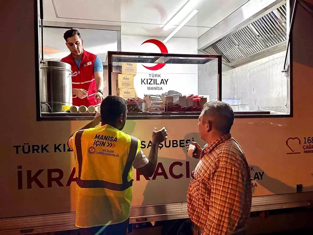 Türk Kızılay, Manisa'da Orman Yangınıyla Mücadele Eden Ekiplere Destek Oldu