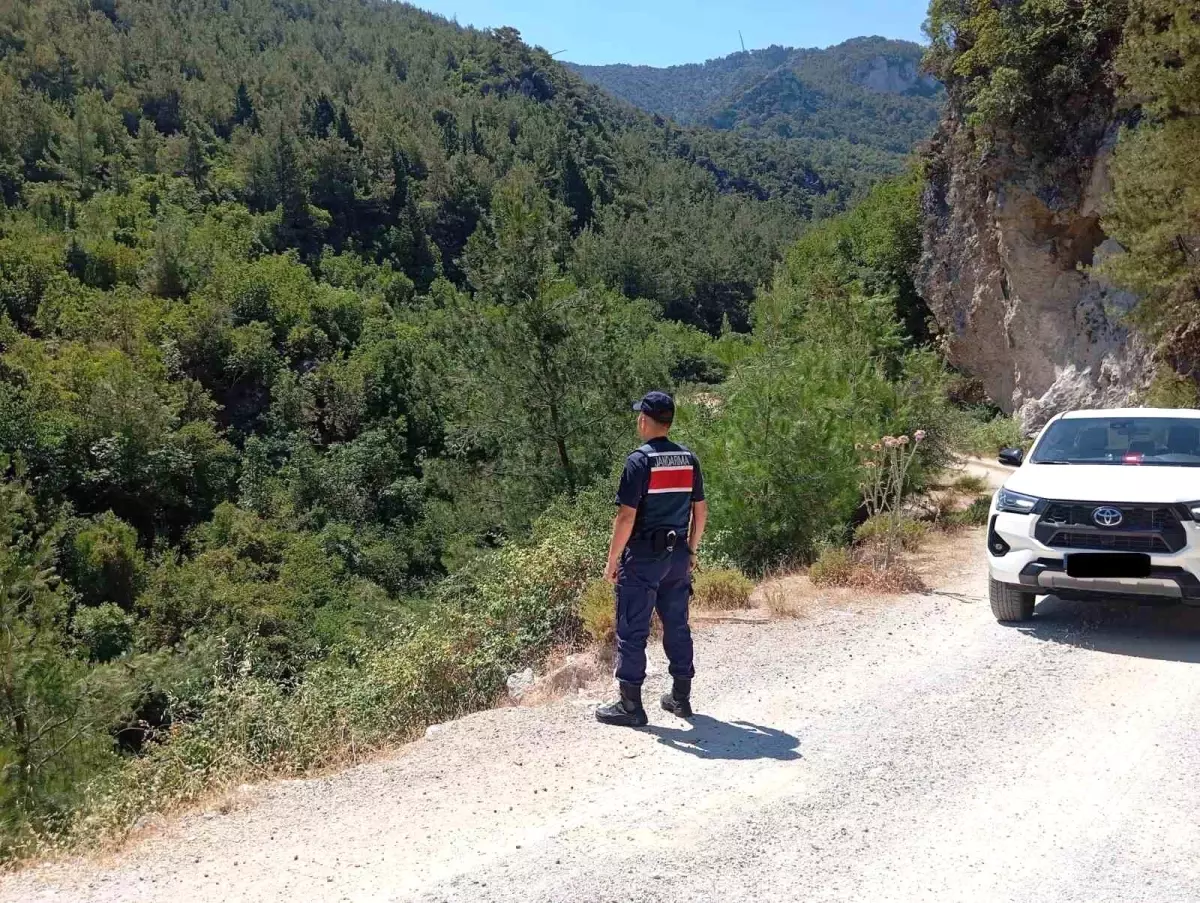 Kuşadası'nda Yasak Bölgeye Giren 12 Kişiye Cezai İşlem