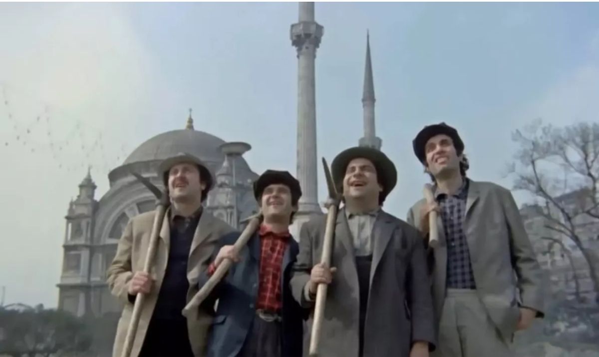 Salak Milyoner filmi oyuncuları kim, konusu ne, sonu nasıl bitiyor? Salak Milyoner filmi ne zaman, nerede çekildi?