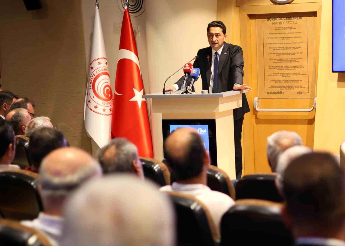 Ayakkabı Yan Sanayicileri Derneği, İzmir'de 'Adım Adım Dönüşüm' Toplantısı Düzenledi